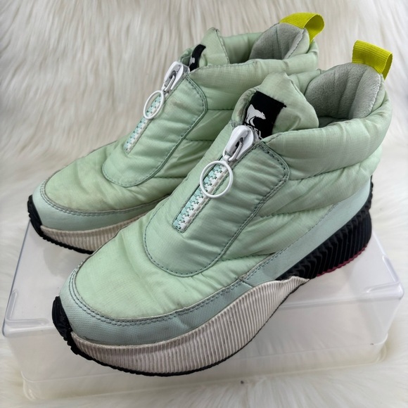Sorel Out N About Puffy Zip up Light Green Quilted Boots - Picture 4 of 12